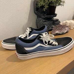 Vans Old Skool Low Top Sneakers in Black & Blue